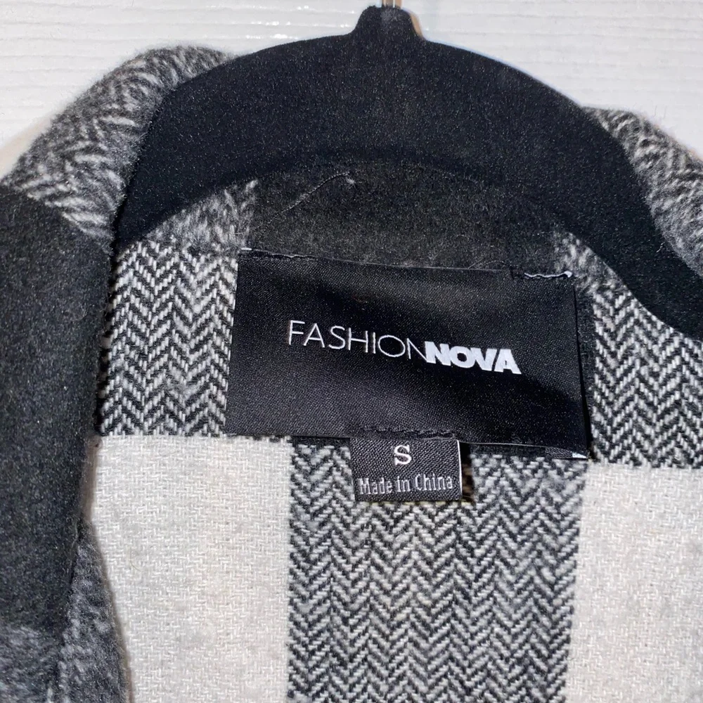 Black and white plaid jacket - Picture 4 of 4